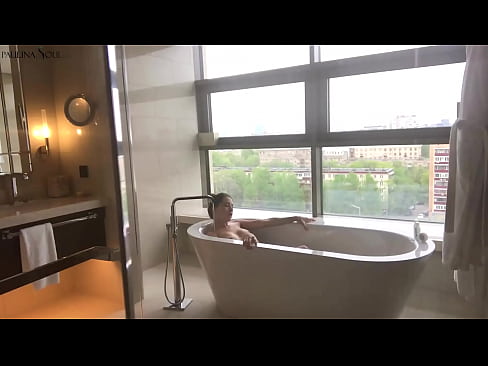 ❤️ عزیزم فوق العاده با شور و شوق بیدمشک خود را در حمام تکان می دهد ویدیو پورنو در fa.tubeporno.xyz